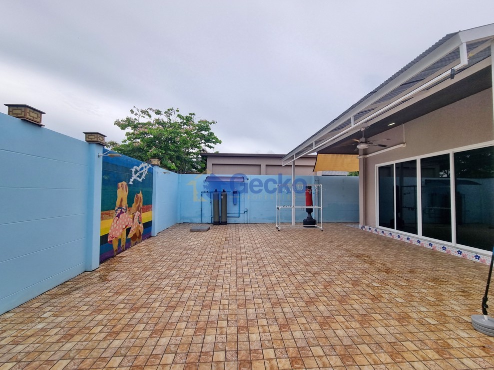 5 Bedrooms House in Baan Pattaya 5  Huay Yai H012410 (Photo 2)