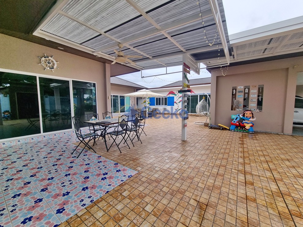 5 Bedrooms House in Baan Pattaya 5  Huay Yai H012410 (Photo 3)