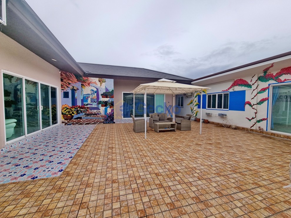 5 Bedrooms House in Baan Pattaya 5  Huay Yai H012410 (Cover Photo)