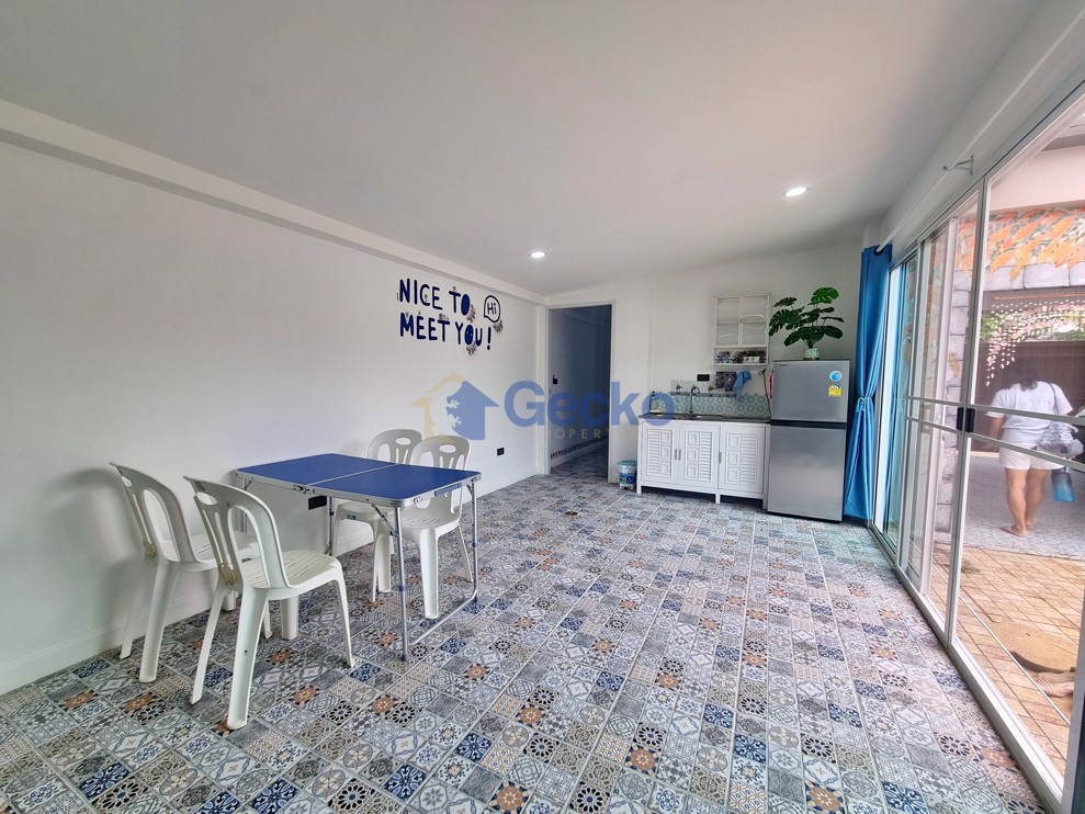 5 Bedrooms House in Baan Pattaya 5  Huay Yai H012410 (Photo 4)
