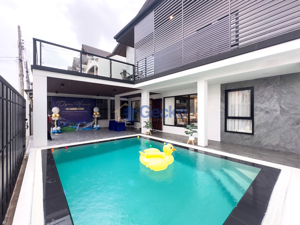 6 Bedrooms House  South Pattaya H012412 (Cover Photo)