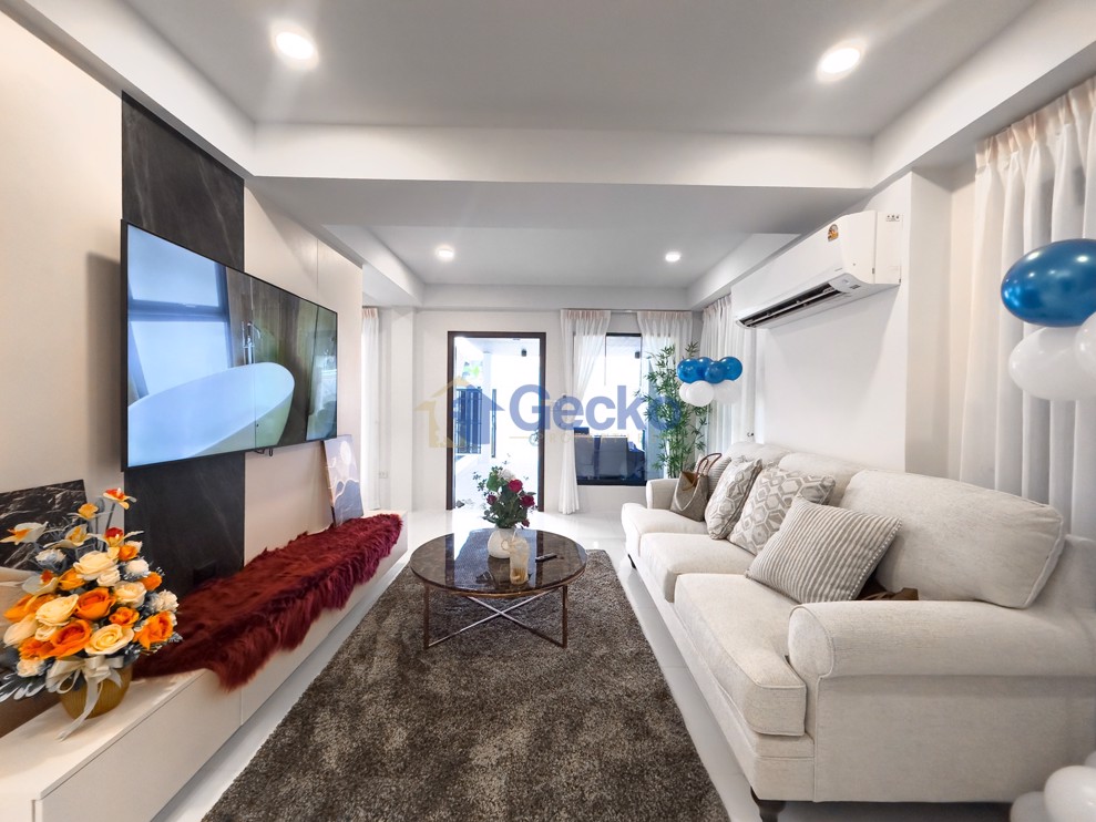 6 Bedrooms House  South Pattaya H012412 (Photo 4)