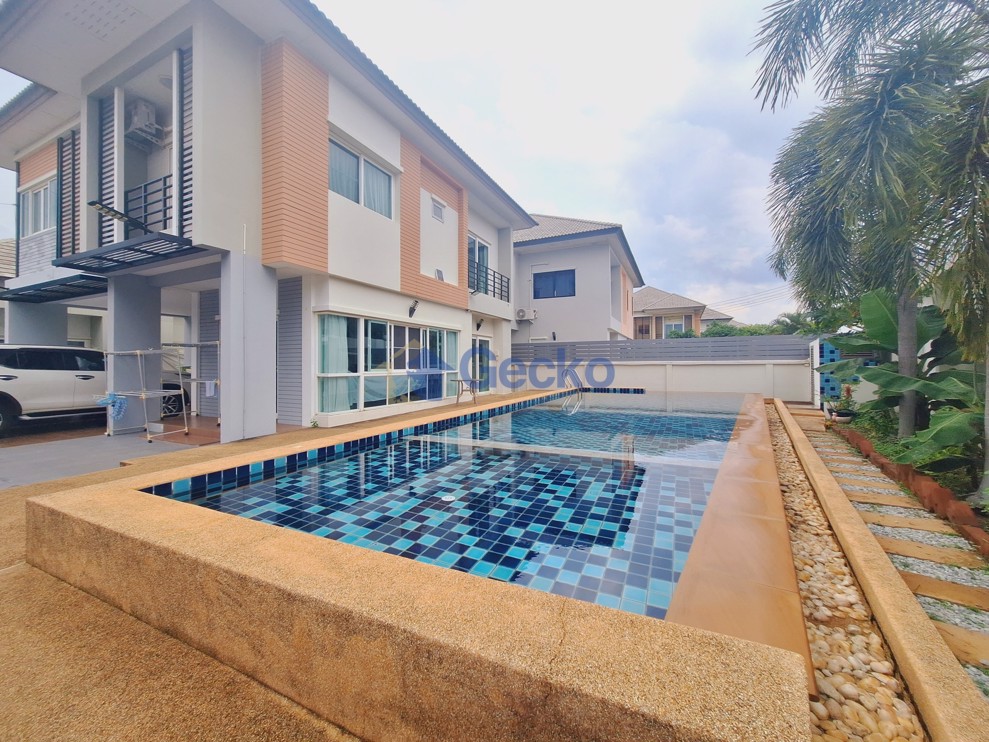 3 Bedrooms House in Patta Village  East Pattaya H012415 (Cover Photo)