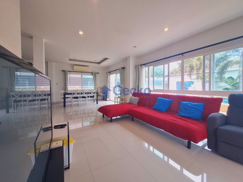 3 Bedrooms House in Patta Village  East Pattaya H012415 (Photo 3)