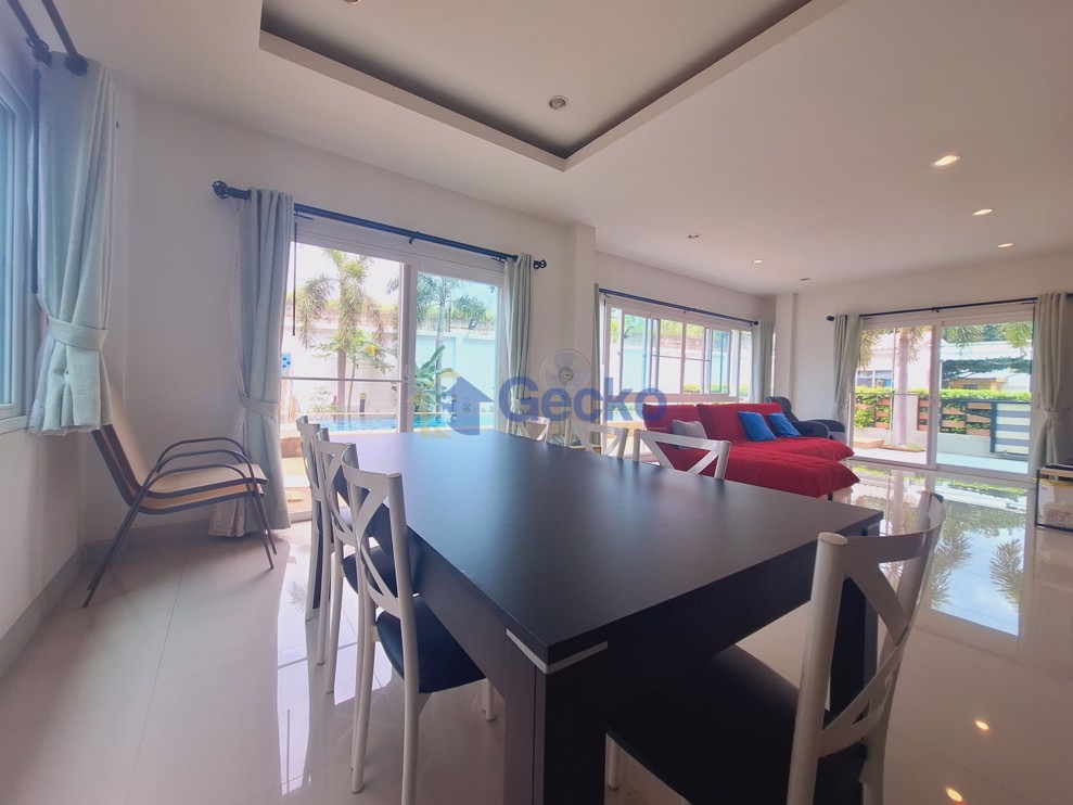 3 Bedrooms House in Patta Village  East Pattaya H012415 (Photo 4)