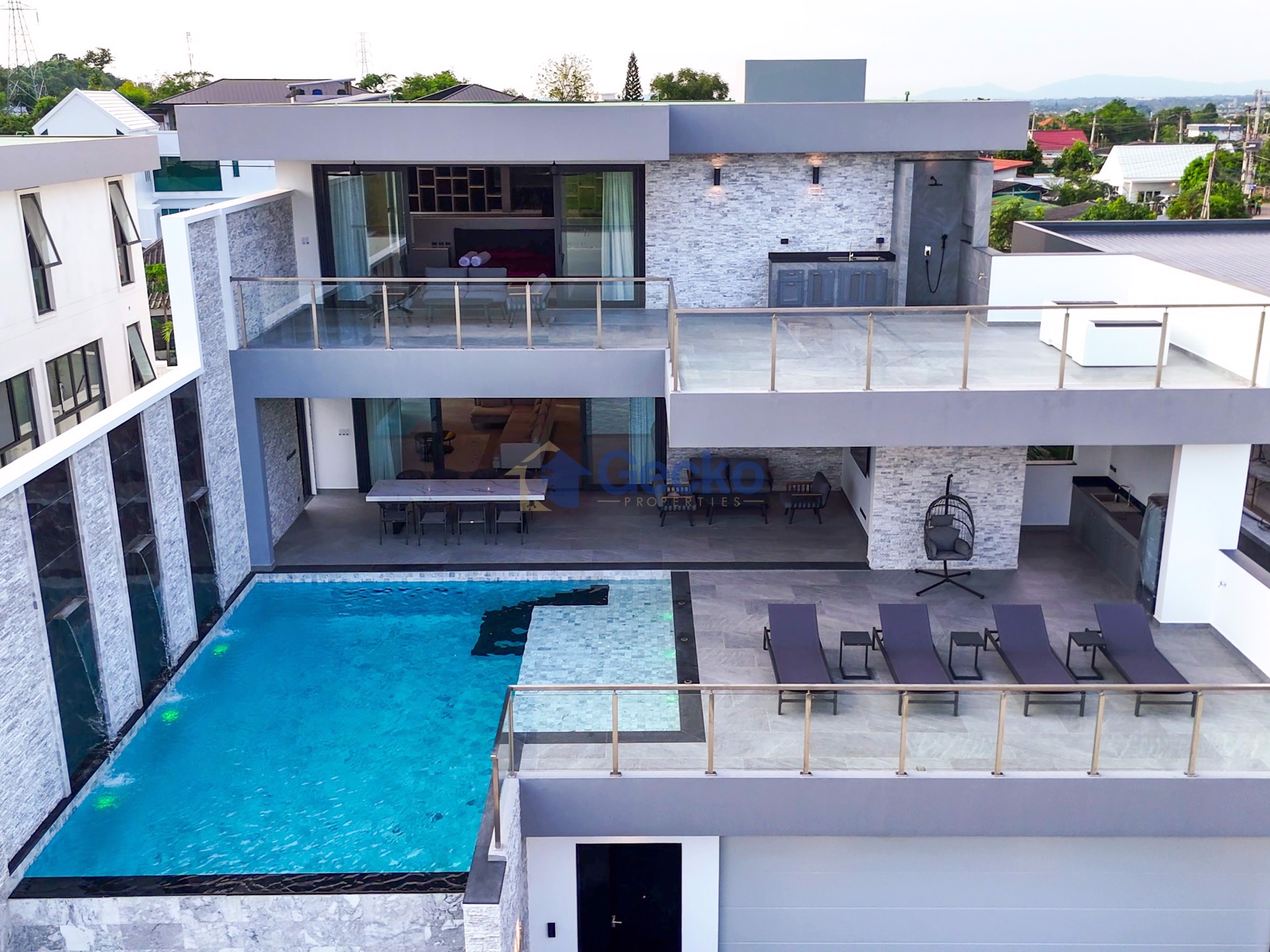 5 Bedrooms House in Siam Royal View Lakeside  Pattaya H012429