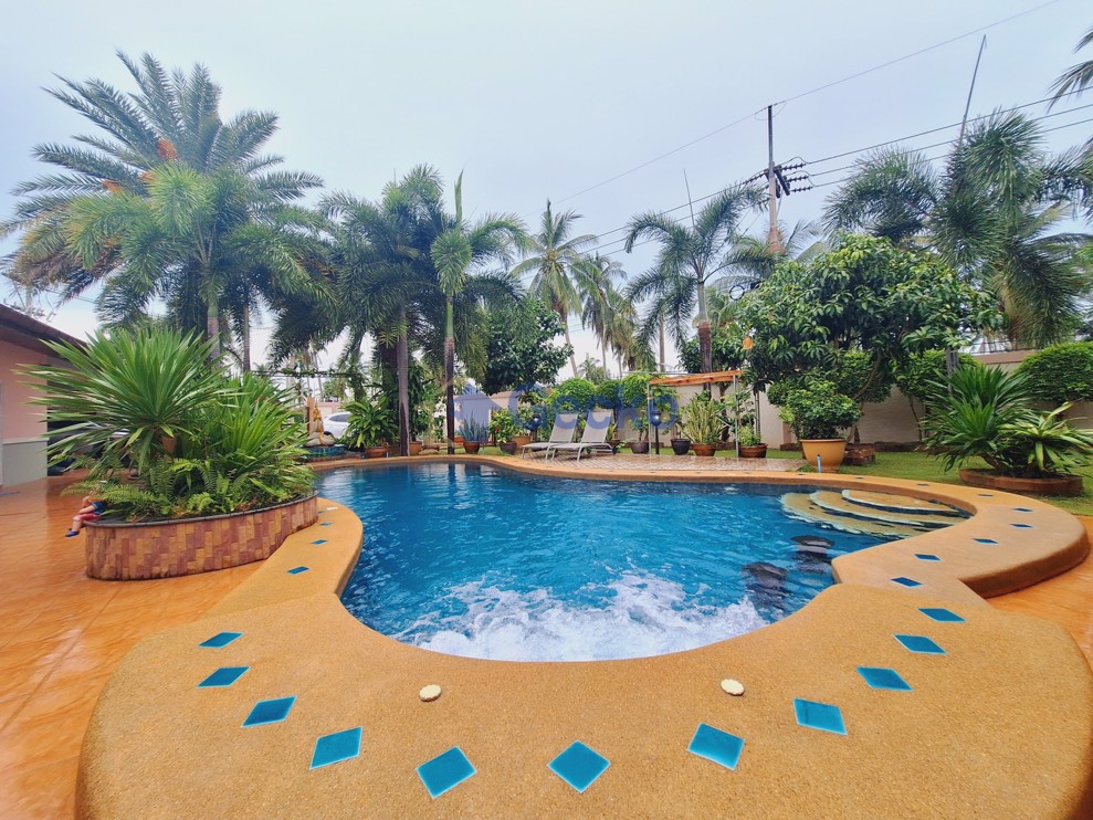 3 Bedrooms House  East Pattaya H012434 (Photo 1)
