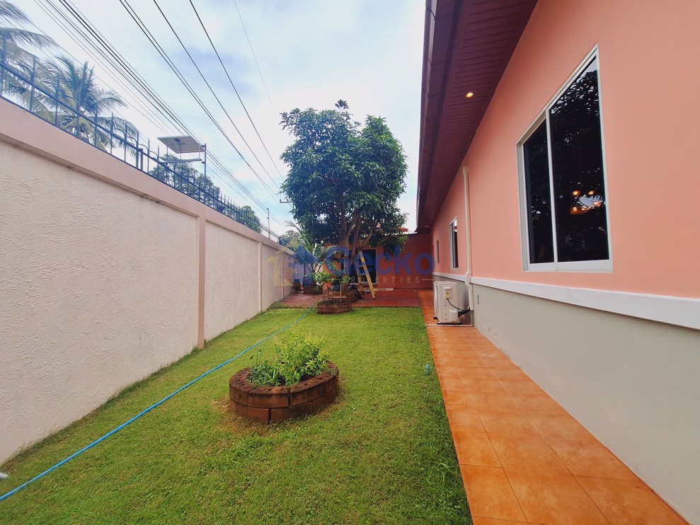 3 Bedrooms House  East Pattaya H012434 (Photo 2)