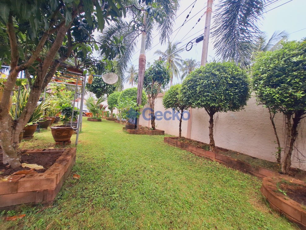 3 Bedrooms House  East Pattaya H012434 (Photo 3)