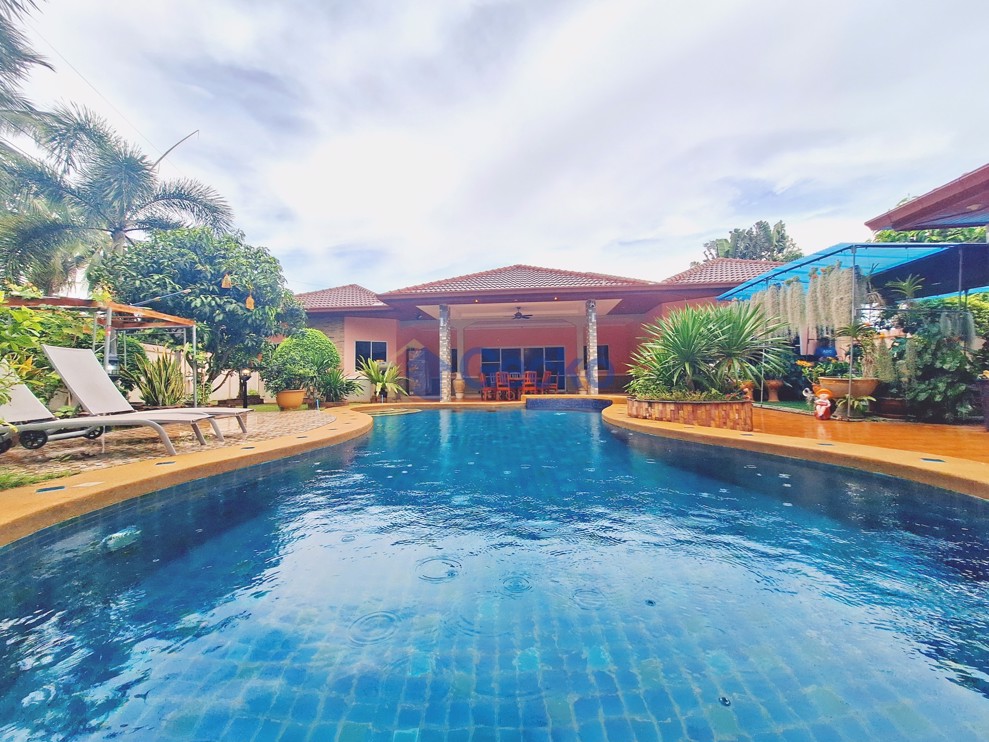 3 Bedrooms House  East Pattaya H012434 (Cover Photo)