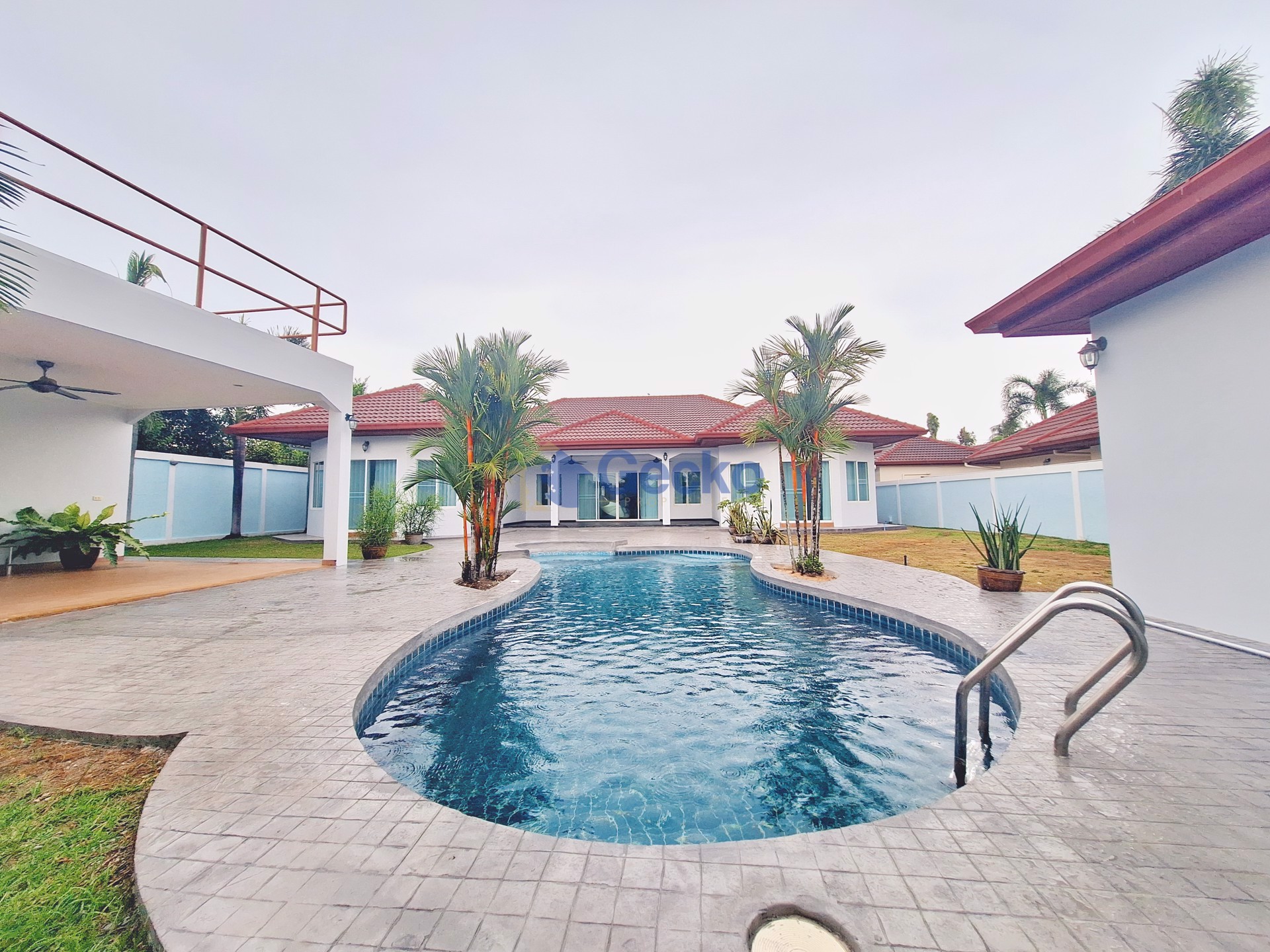 4 Bedrooms House  East Pattaya H012435