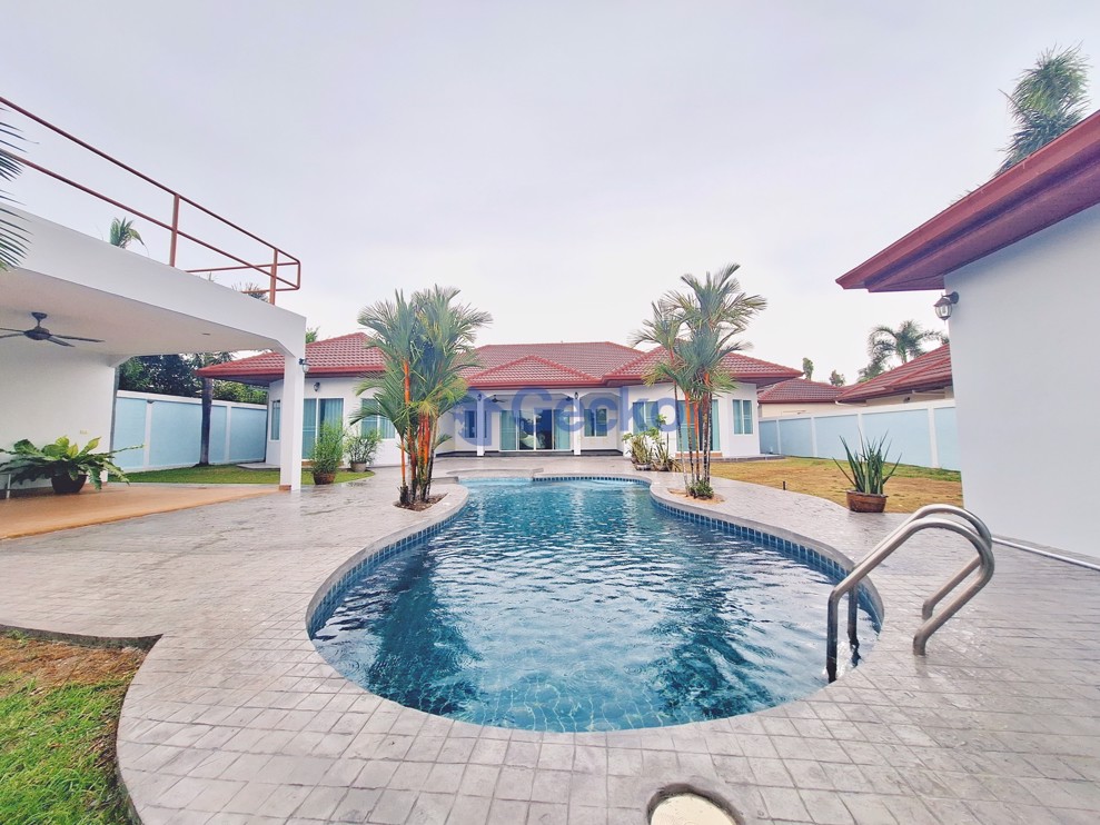 4 Bedrooms House  East Pattaya H012435 (Cover Photo)