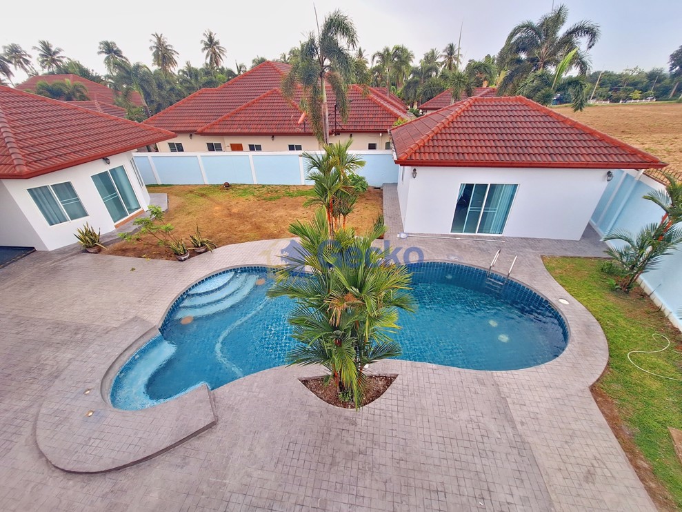 4 Bedrooms House  East Pattaya H012435 (Photo 2)
