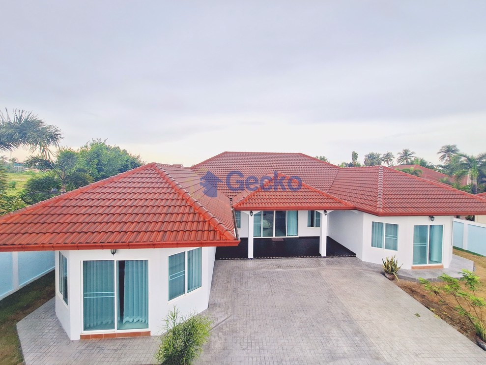 4 Bedrooms House  East Pattaya H012435 (Photo 4)
