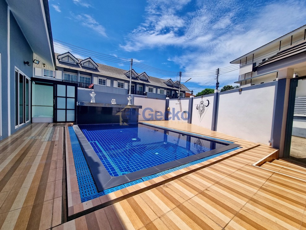 2 Bedrooms House  East Pattaya H012442 (Photo 1)
