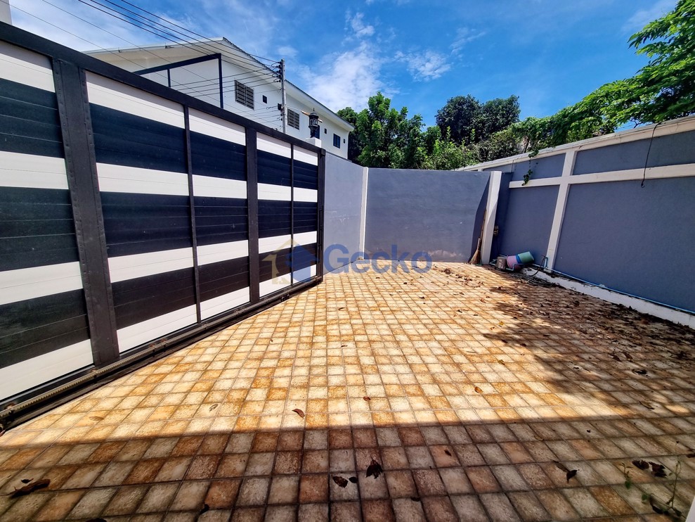 2 Bedrooms House  East Pattaya H012442 (Photo 2)