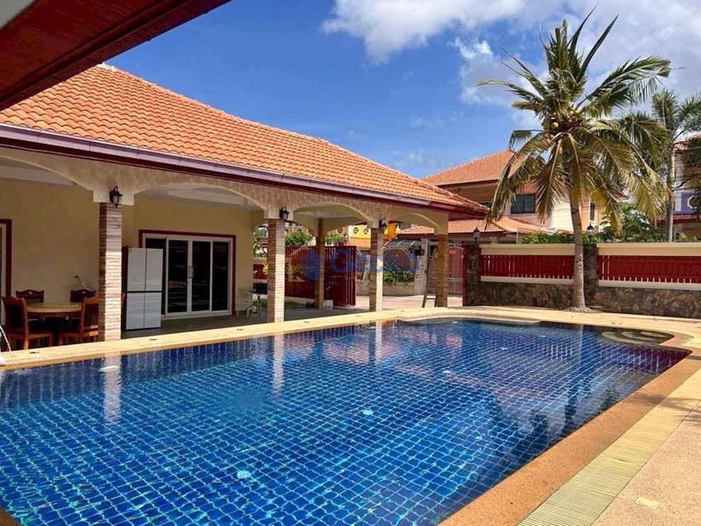 4 Bedrooms House in Eakmongkol 4  East Pattaya H012444 (Photo 1)