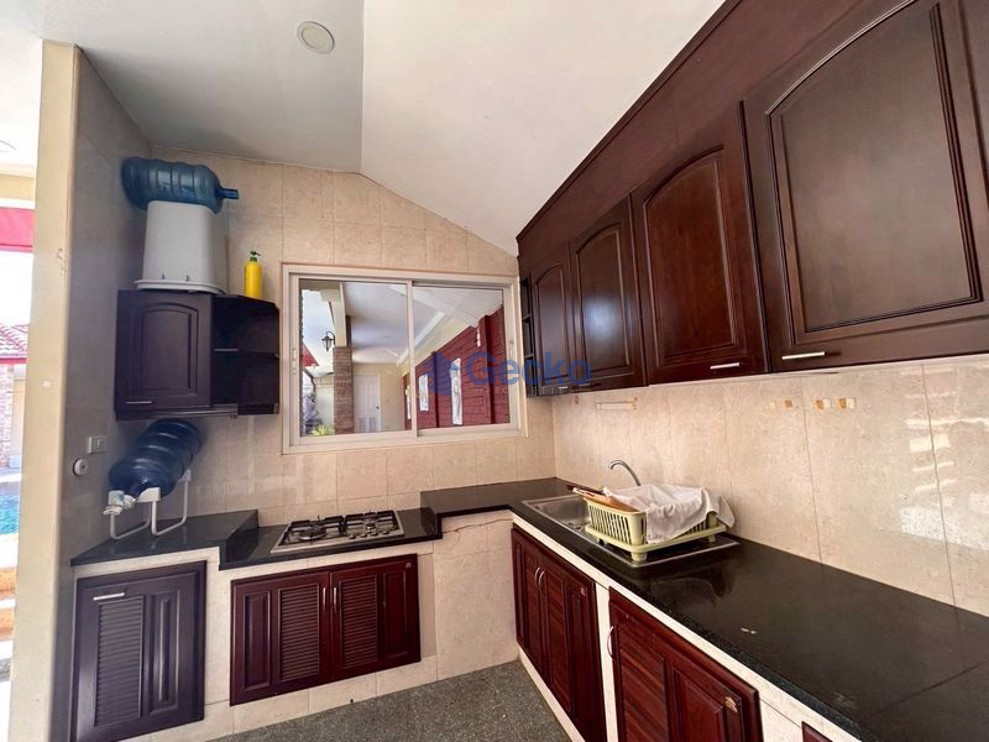 4 Bedrooms House in Eakmongkol 4  East Pattaya H012444 (Photo 4)