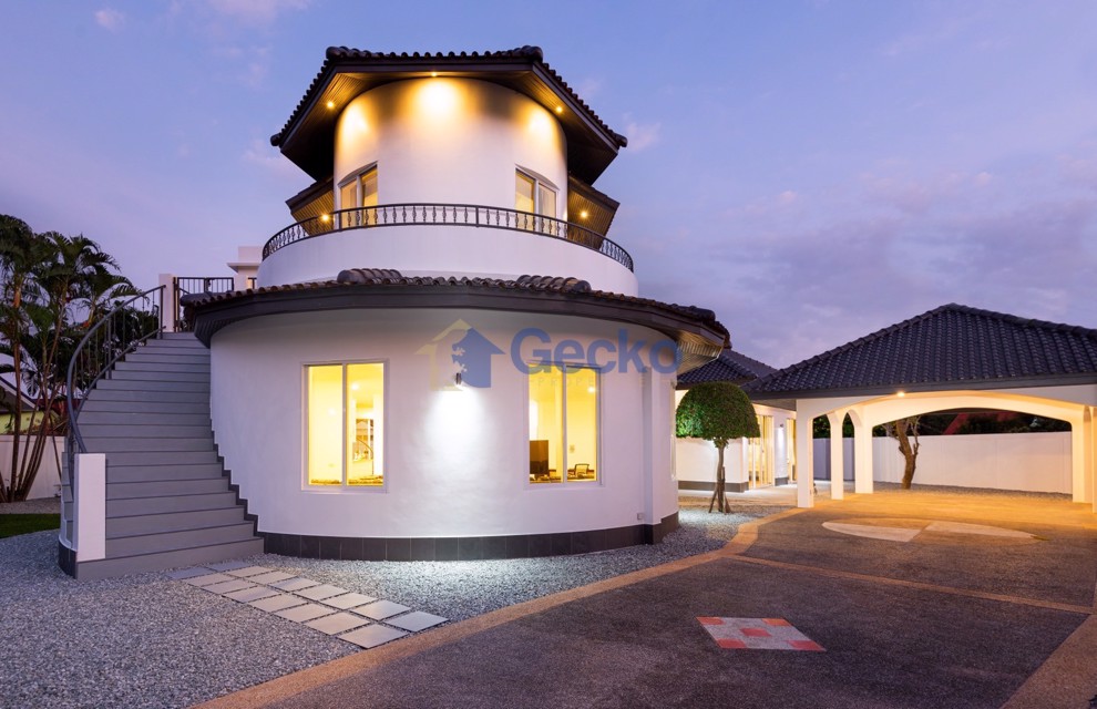 4 Bedrooms House in Villa Med  East Pattaya H012446 (Photo 3)