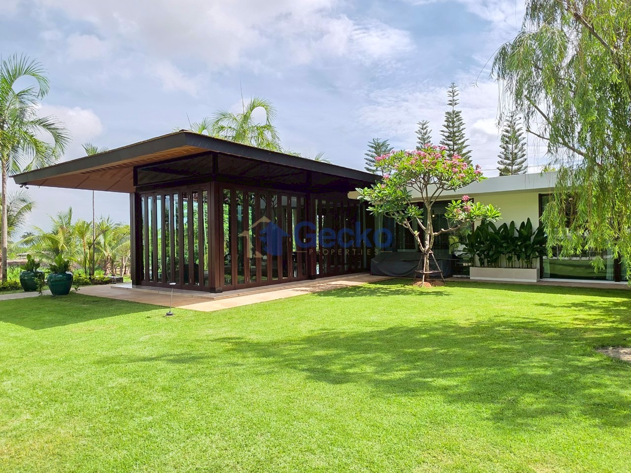 2 Bedrooms House in Sunplay  Bang Saray H012456