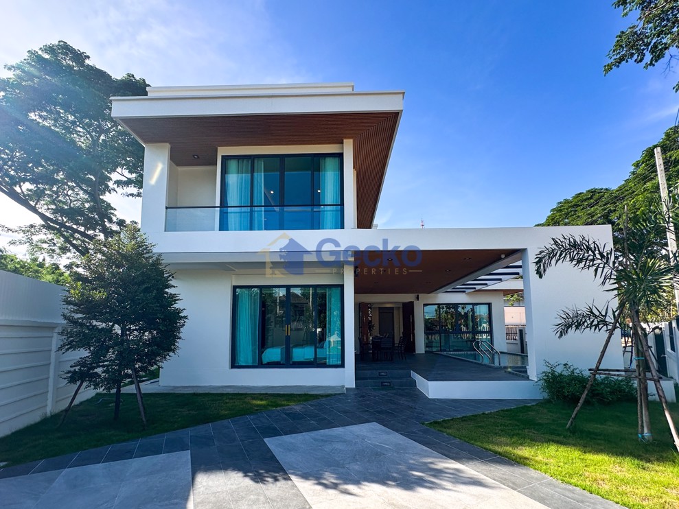 4 Bedrooms House  East Pattaya H012458 (Cover Photo)