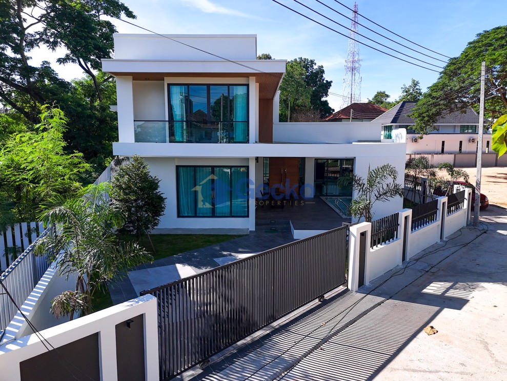 4 Bedrooms House  East Pattaya H012458 (Photo 2)