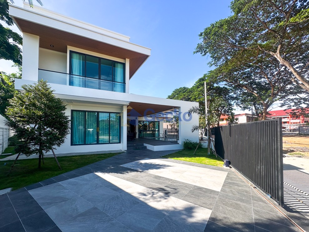 4 Bedrooms House  East Pattaya H012458 (Photo 4)