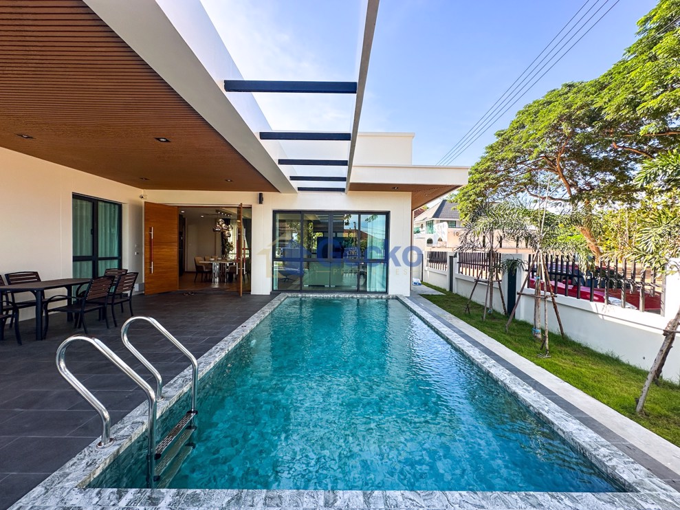 4 Bedrooms House  East Pattaya H012458 (Photo 1)