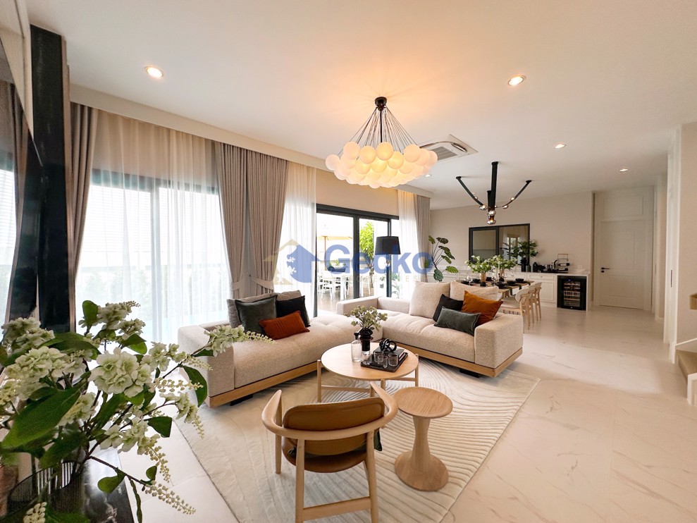4 Bedrooms House in The Lavish  North Pattaya H012472 (Photo 4)