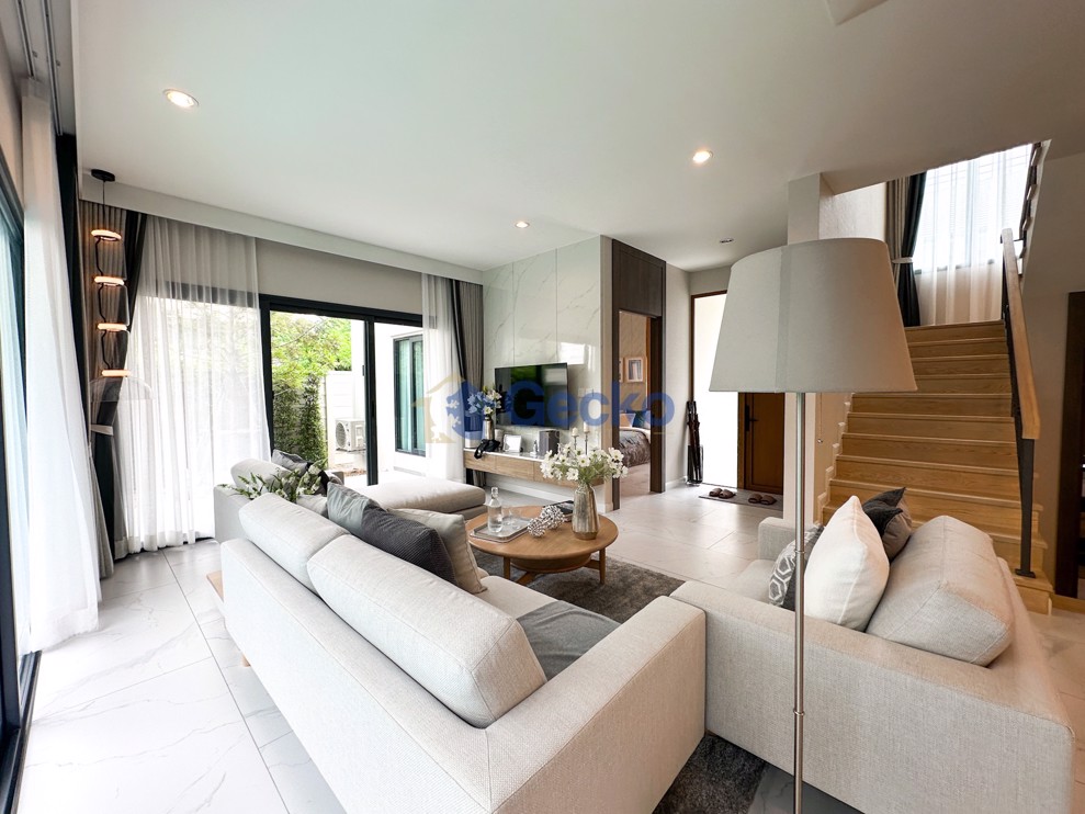 4 Bedrooms House in The Lavish  North Pattaya H012476 (Photo 4)