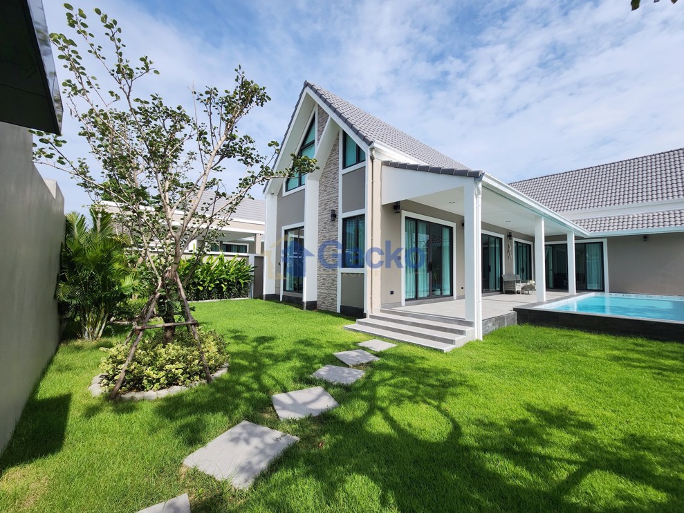 4 Bedrooms House  East Pattaya H012480 (Photo 3)