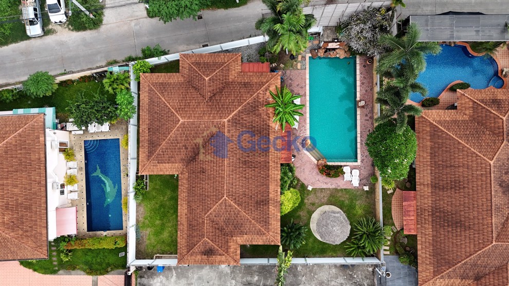 4 Bedrooms House in Supanuch Village   East Pattaya H012487 (Photo 1)