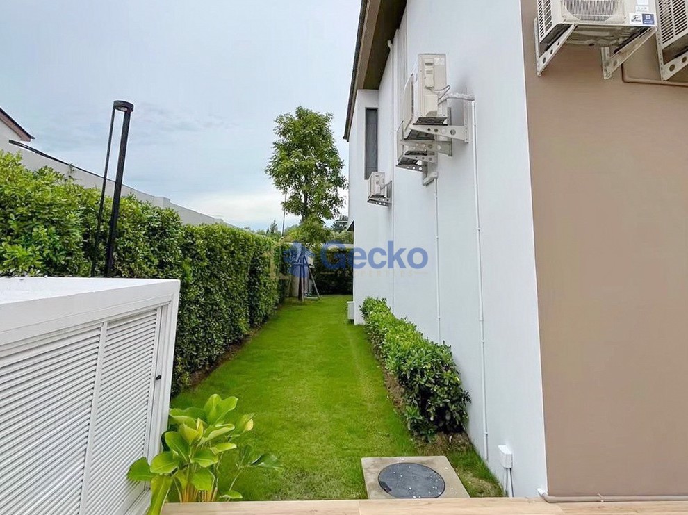 4 Bedrooms House  East Pattaya H012490 (Photo 3)