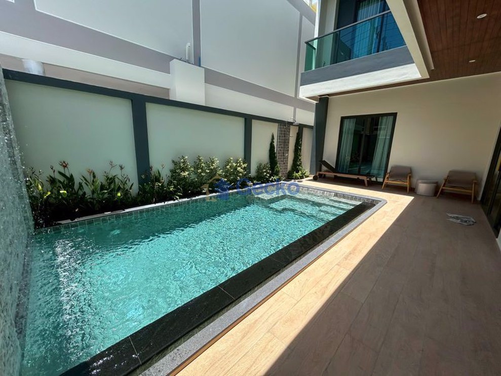 4 Bedrooms House  South Pattaya H011865 (Photo 1)