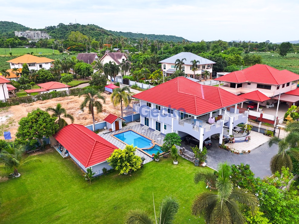 5 Bedrooms House  Bang Saray H012503 (Cover Photo)