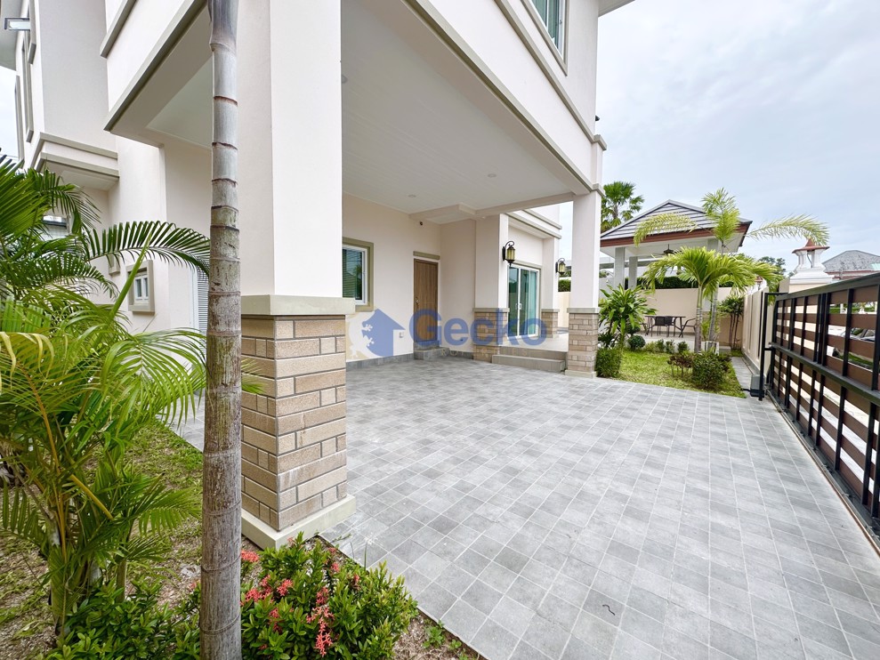 4 Bedrooms House in Baan Dusit Garden  Huay Yai H012518 (Photo 1)