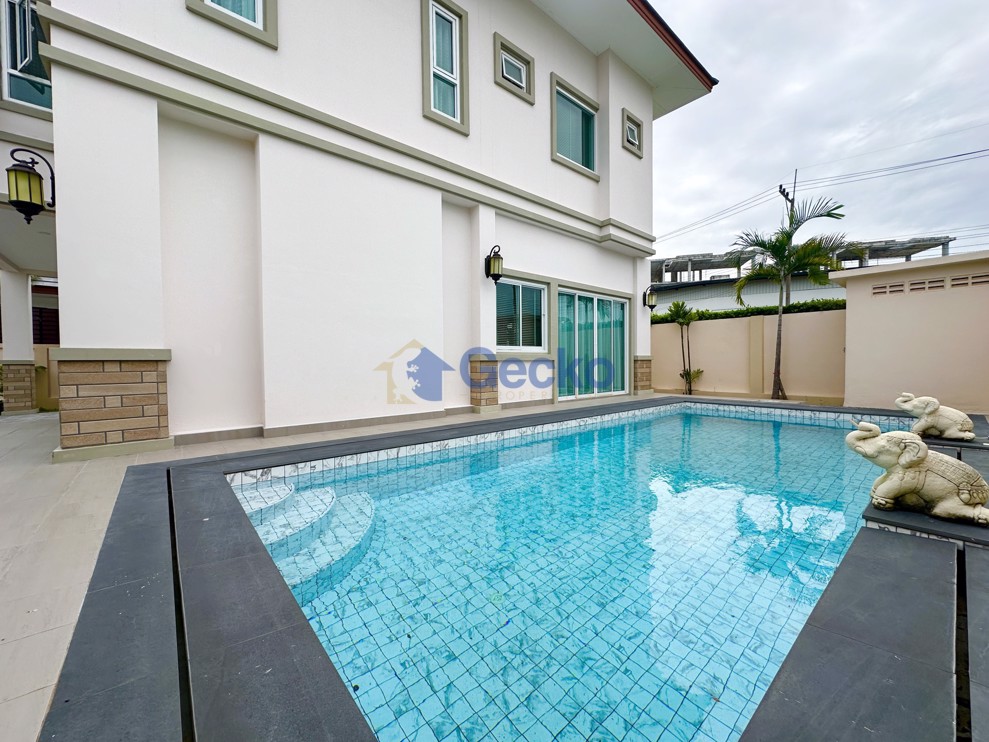4 Bedrooms House in Baan Dusit Garden  Huay Yai H012518 (Cover Photo)