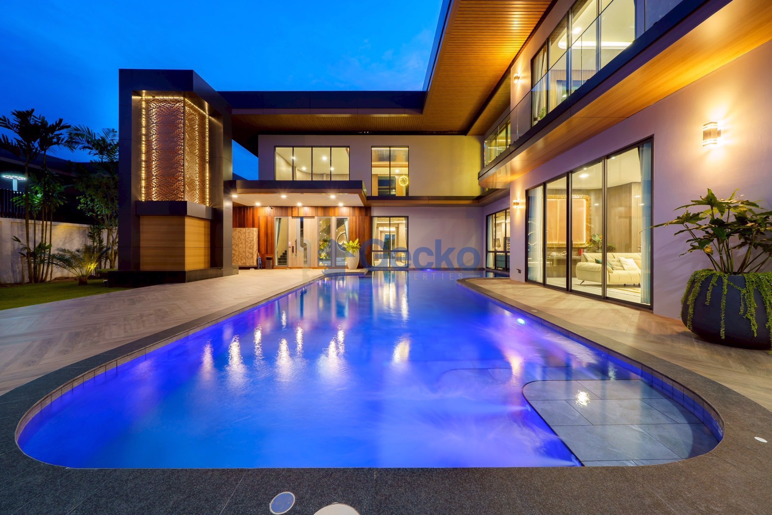7 Bedrooms House in M mountain grand Villa  East Pattaya H012520