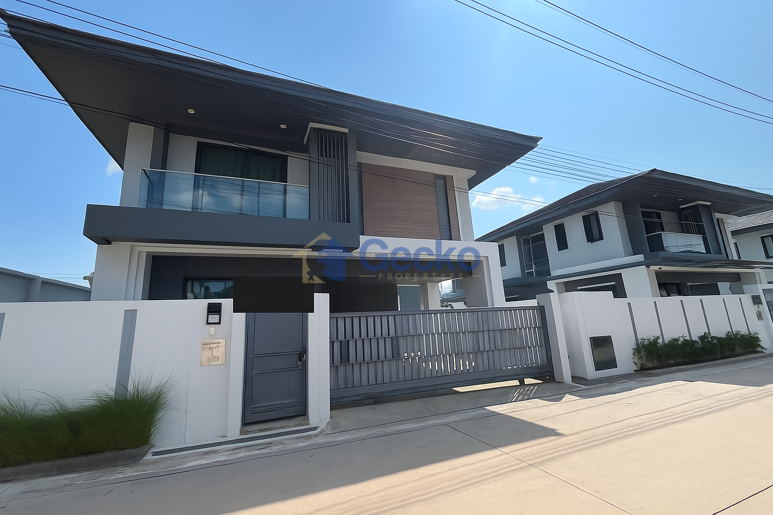 3 Bedrooms House in Patta Ville  East Pattaya H012522