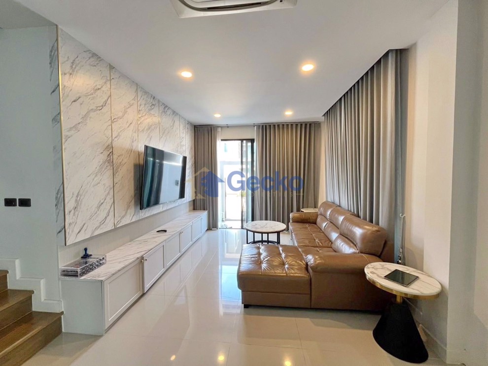 3 Bedrooms House in Patta Ville  East Pattaya H012522 (Photo 1)