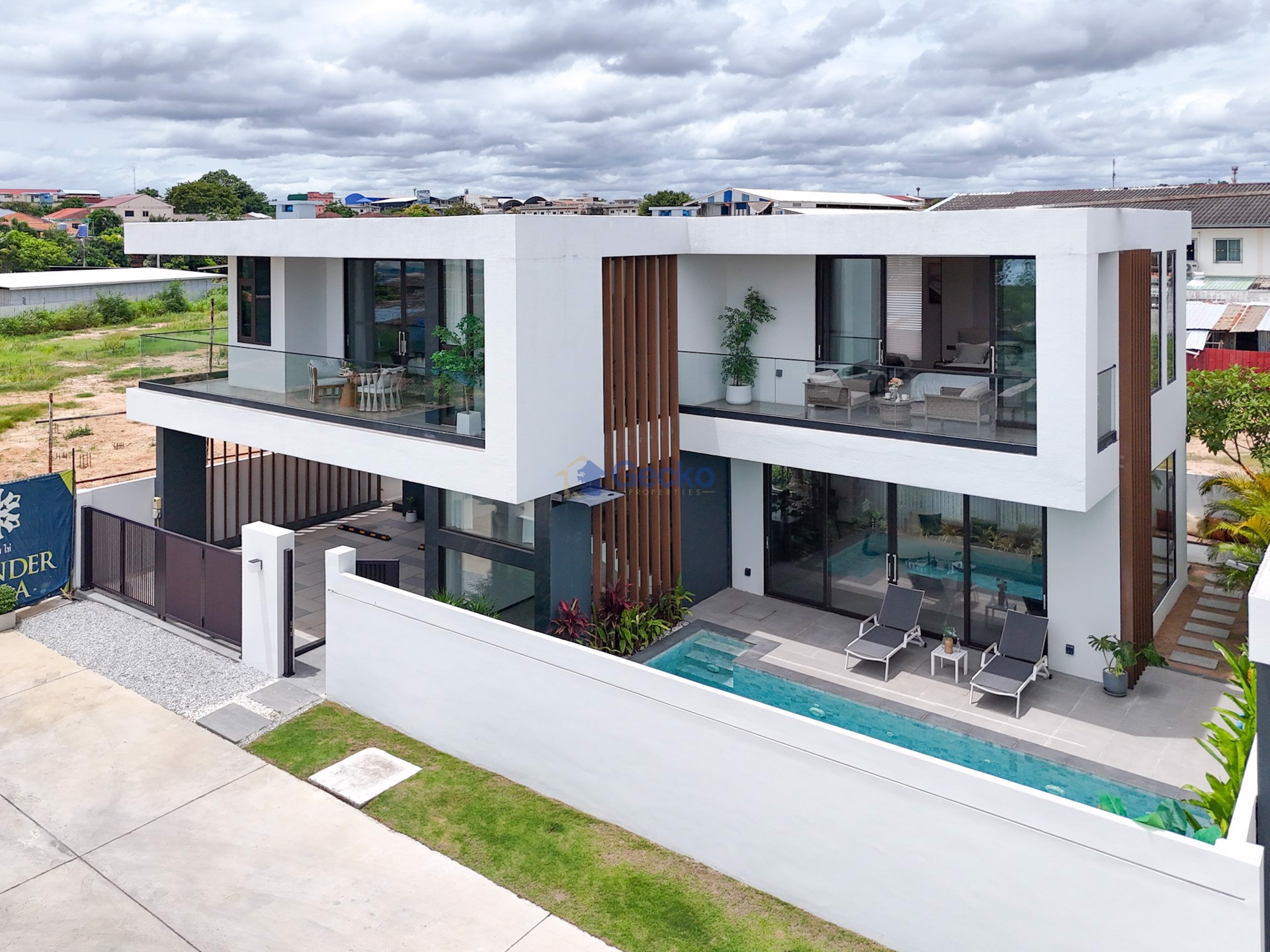 4 Bedrooms House in Lavender Villas   South Pattaya H012523
