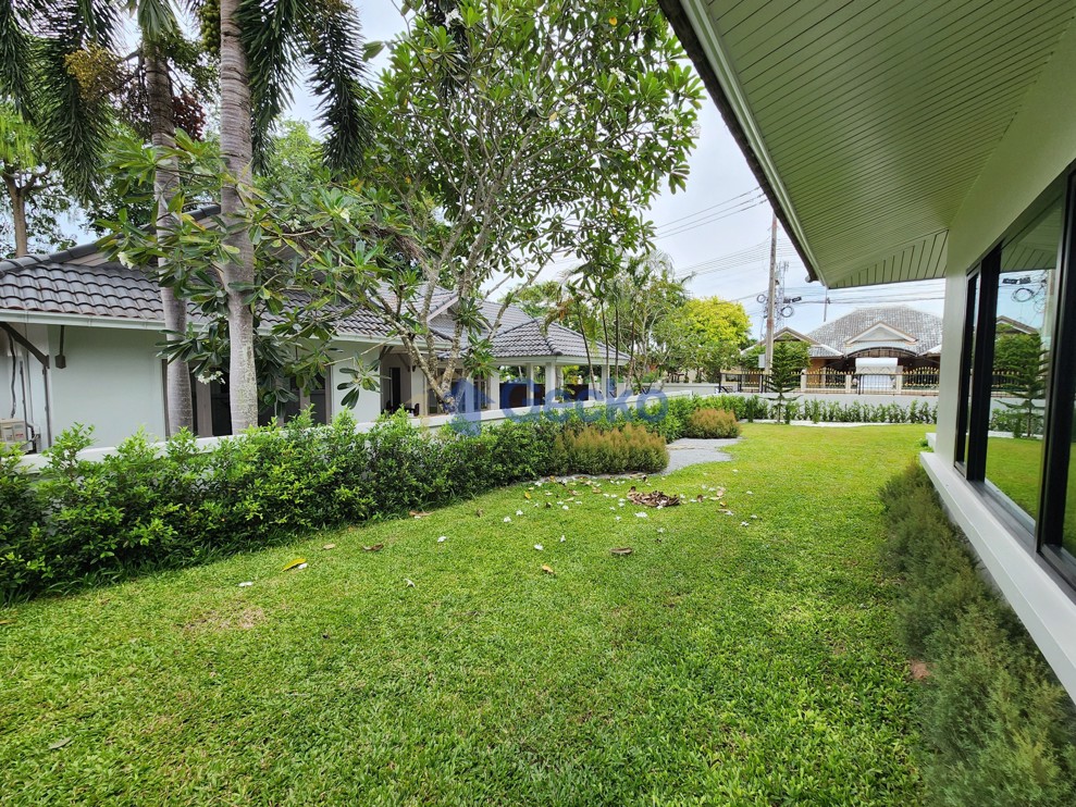 3 Bedrooms House in European Thai House Village  East Pattaya H012527 (Photo 4)
