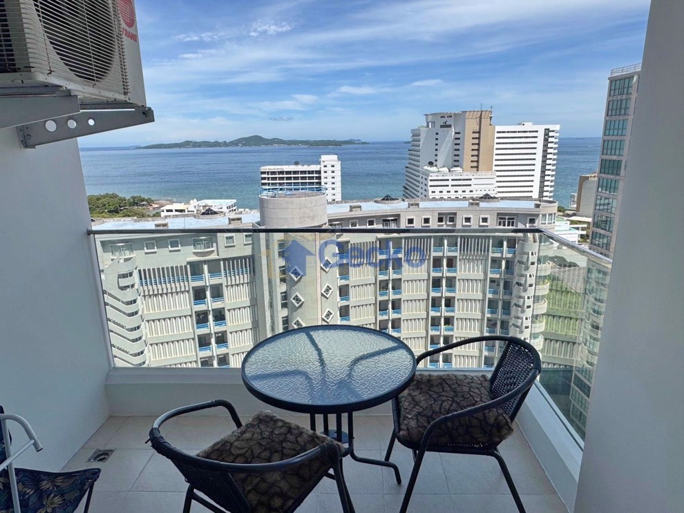 Studio Condo in The Cliff Pratumnak C012538 (Cover Photo)