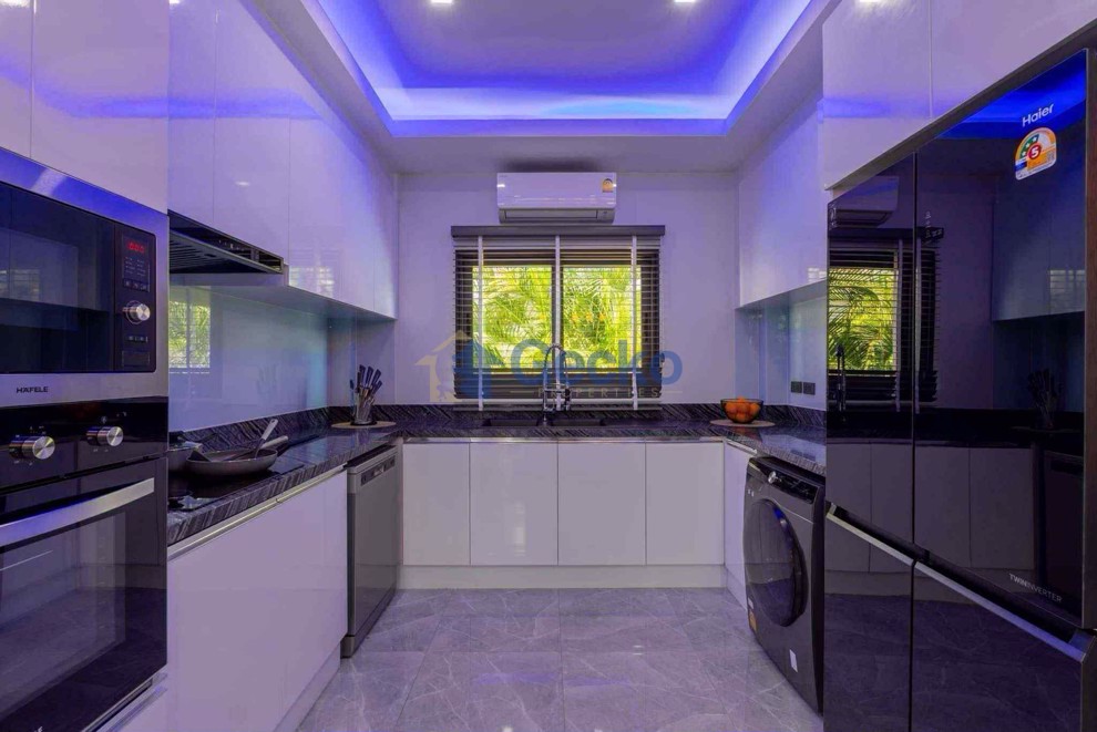 5 Bedrooms House in View Point Villa Jomtien  Jomtien H012546 (Photo 1)