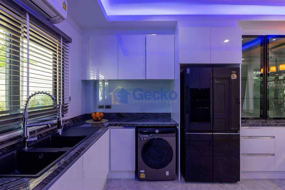 5 Bedrooms House in View Point Villa Jomtien  Jomtien H012546 (Photo 2)