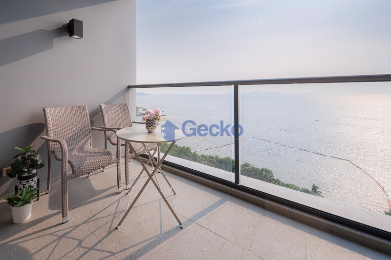 Studio Condo in The Zire Wongamat C009070