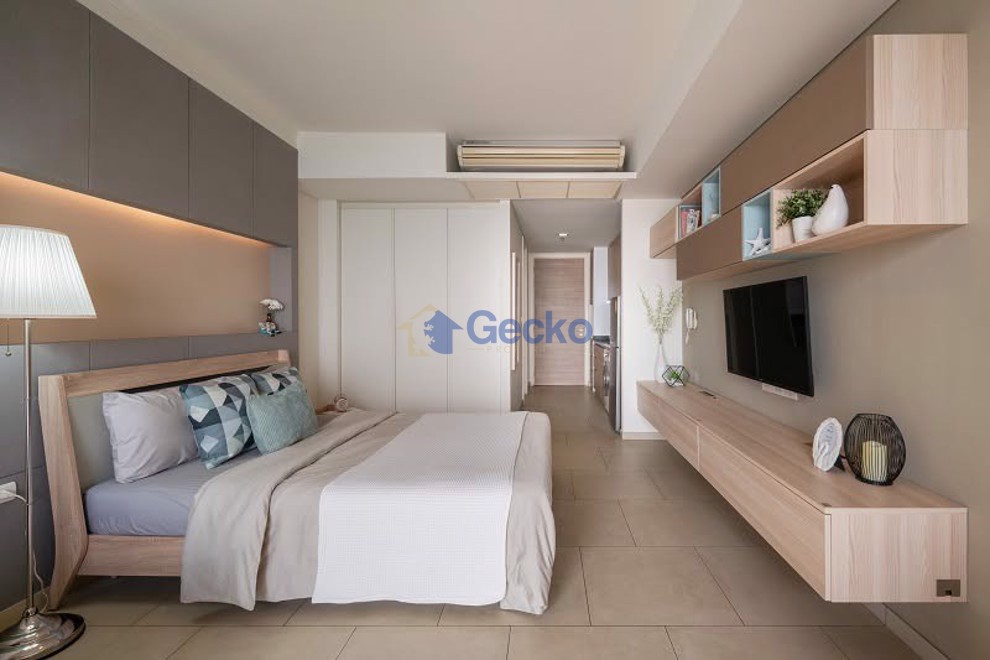 Studio Condo in The Zire Wongamat C009070 (Photo 4)