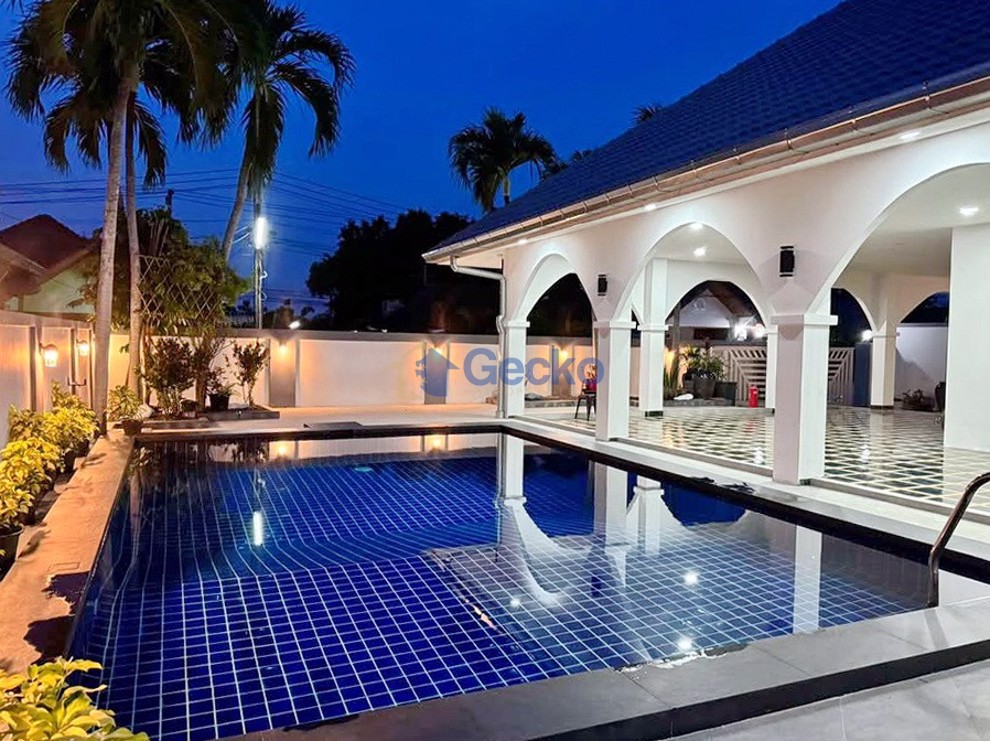 3 Bedrooms House in Pattaya Land & House  East Pattaya H012531 (Photo 1)