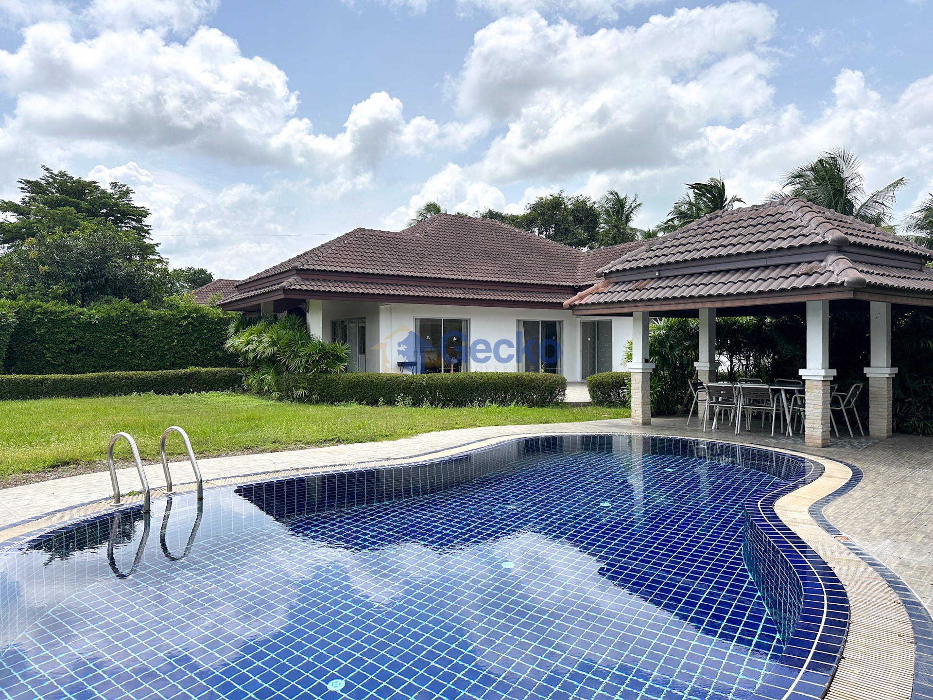 3 Bedrooms House in Unique Villas  Na Jomtien H012558