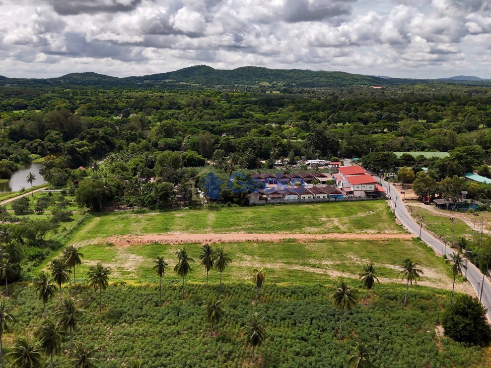Land available in East Pattaya L012559 (Photo 3)